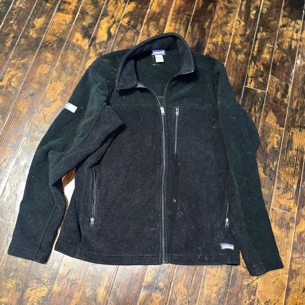 Patagonia Synchilla black gorpcore full zip corp gorpcore jacket